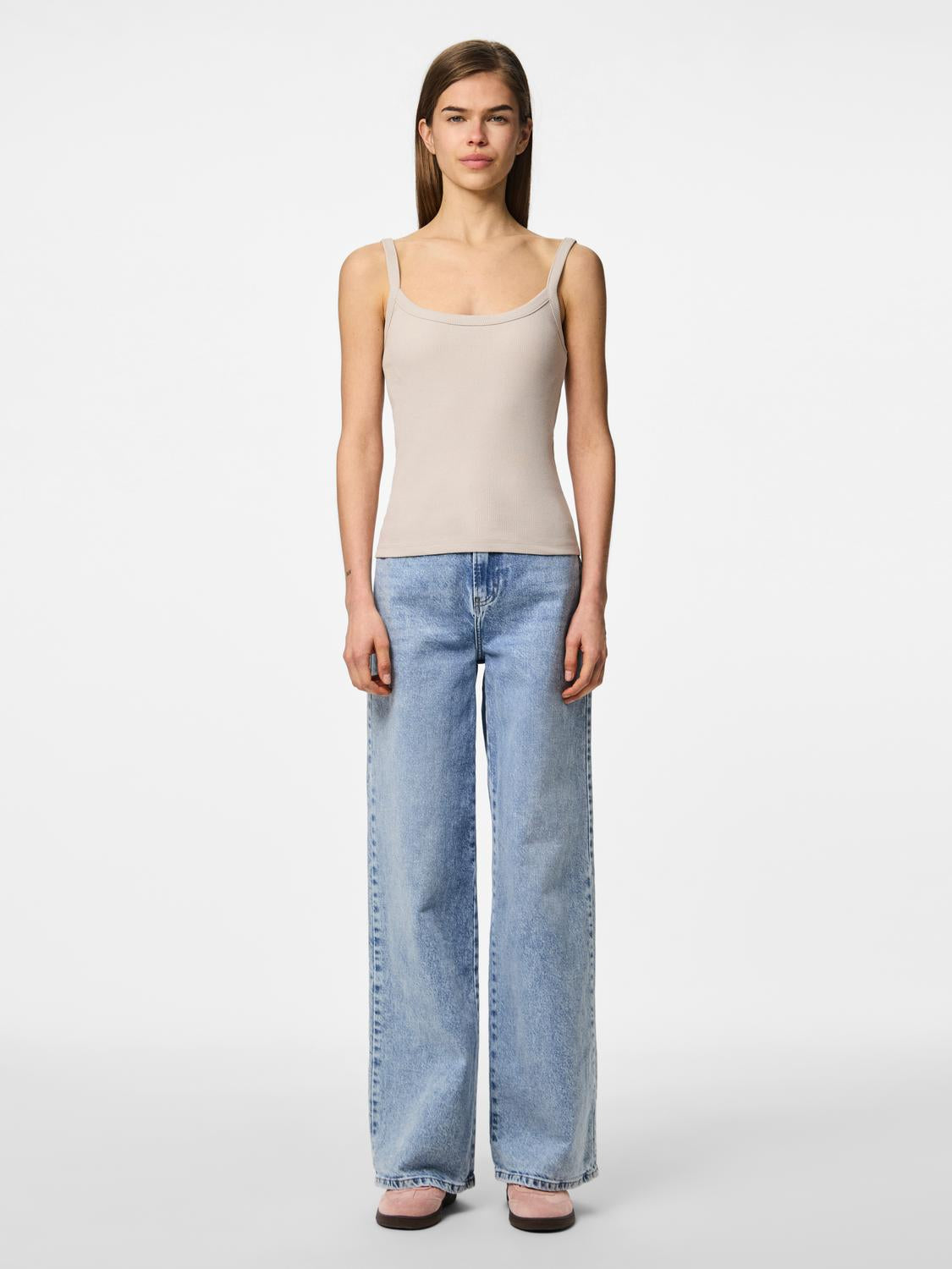 model_shot-front_full